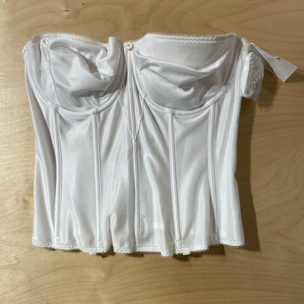 Dominique White Intimate Apparel 38DD/E (QH)